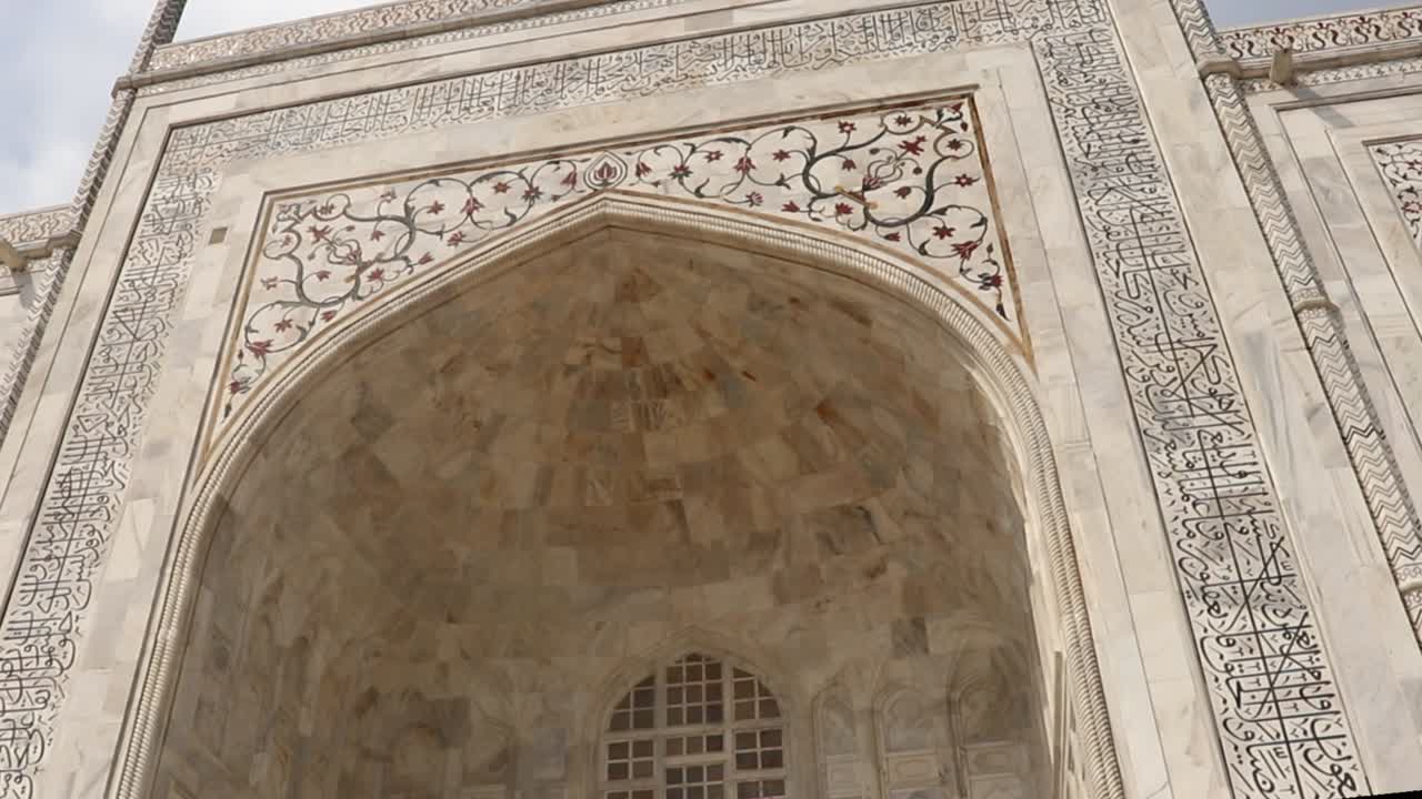 tajmahal, una de las siete maravillas del mundo y patrimonio de la unesco, se toma un video en agra, uttar pradesh, india, el 2 de abril de 2019