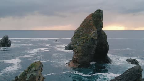 Crohy-Head-In-Donegal-Irland-Ozeanwellen-Auf-Felsen