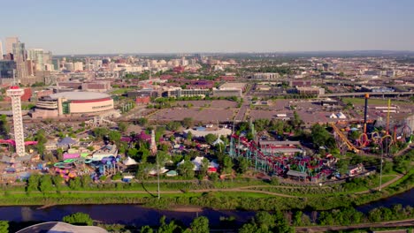 Elitch-Gardens-Theme-Park-And-Ball-Arena-In-Downtown-Denver,-Colorado,-USA