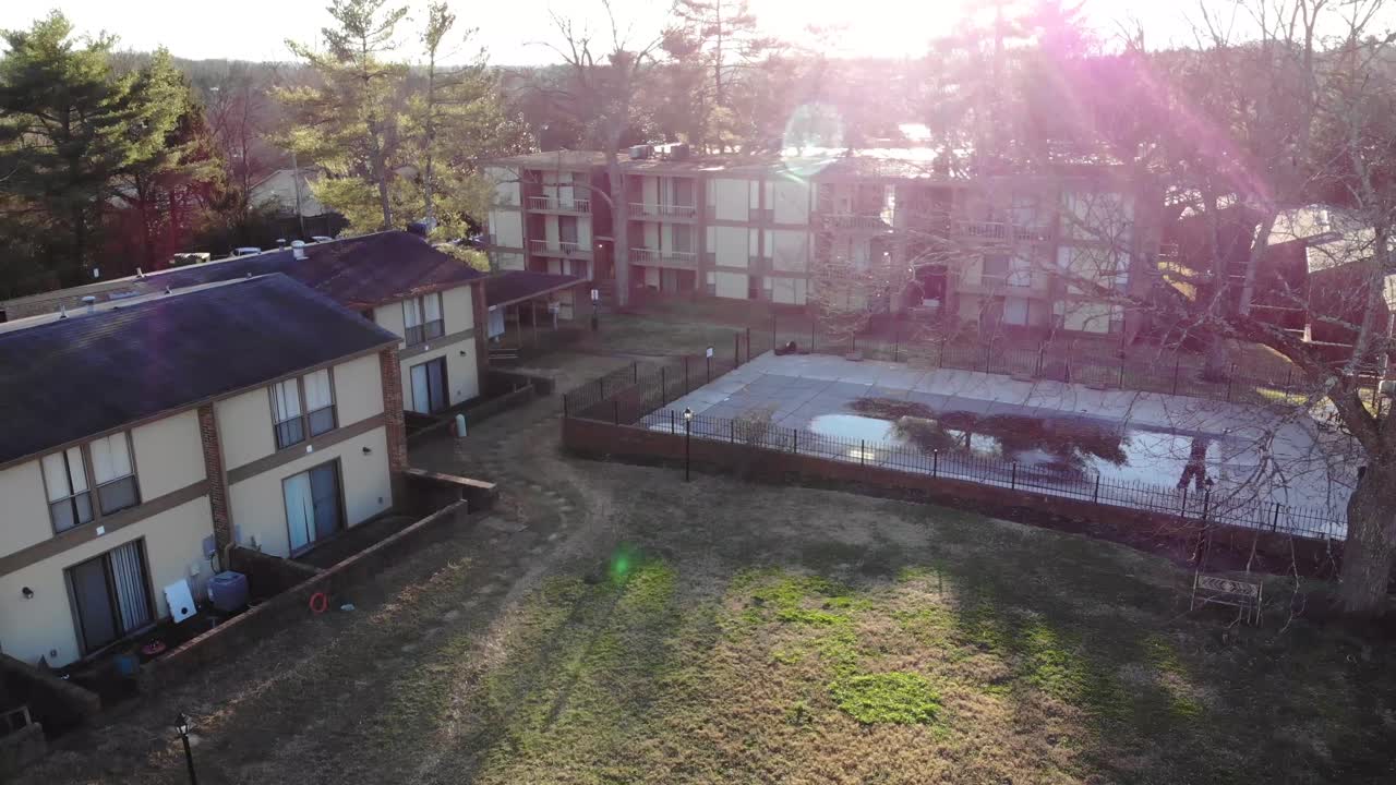 주택단지 지상에서 날아올라