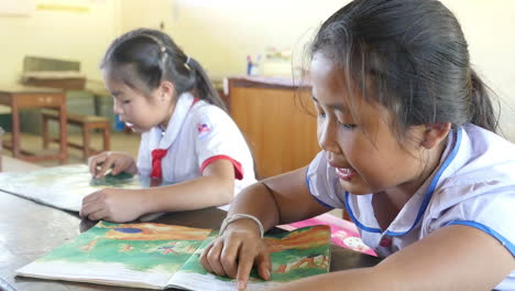 children reading in a classroom