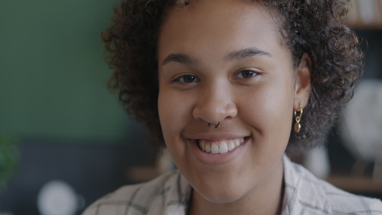 retrato de mujer sonriente