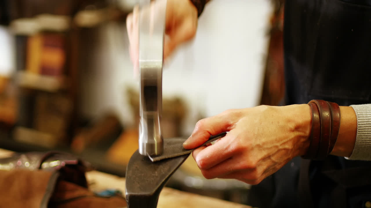 sección media de cuero de clavar artesano