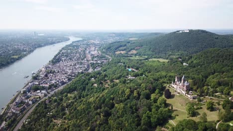castillo drachenfels junto al río rin, siebengebirge, alemania