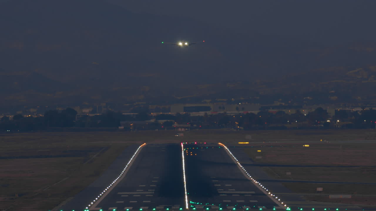 야간 활주로 접근