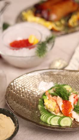 buffet de natal com salada de salmão fumado