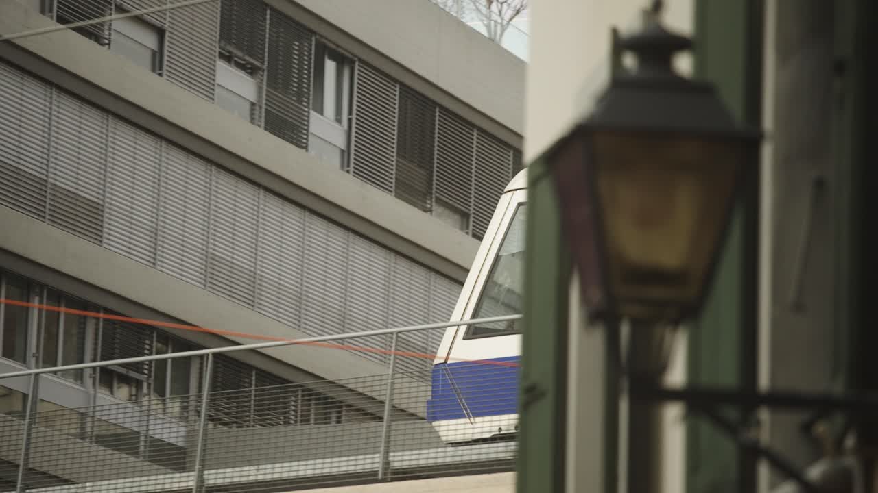 tren de eficiencia energética sostenible en la ciudad europea de lausana, suiza