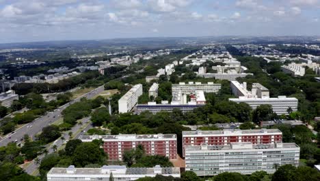 Urban-nature,-vehicle-emissions,-travelling-traffic,-apartment-buildings