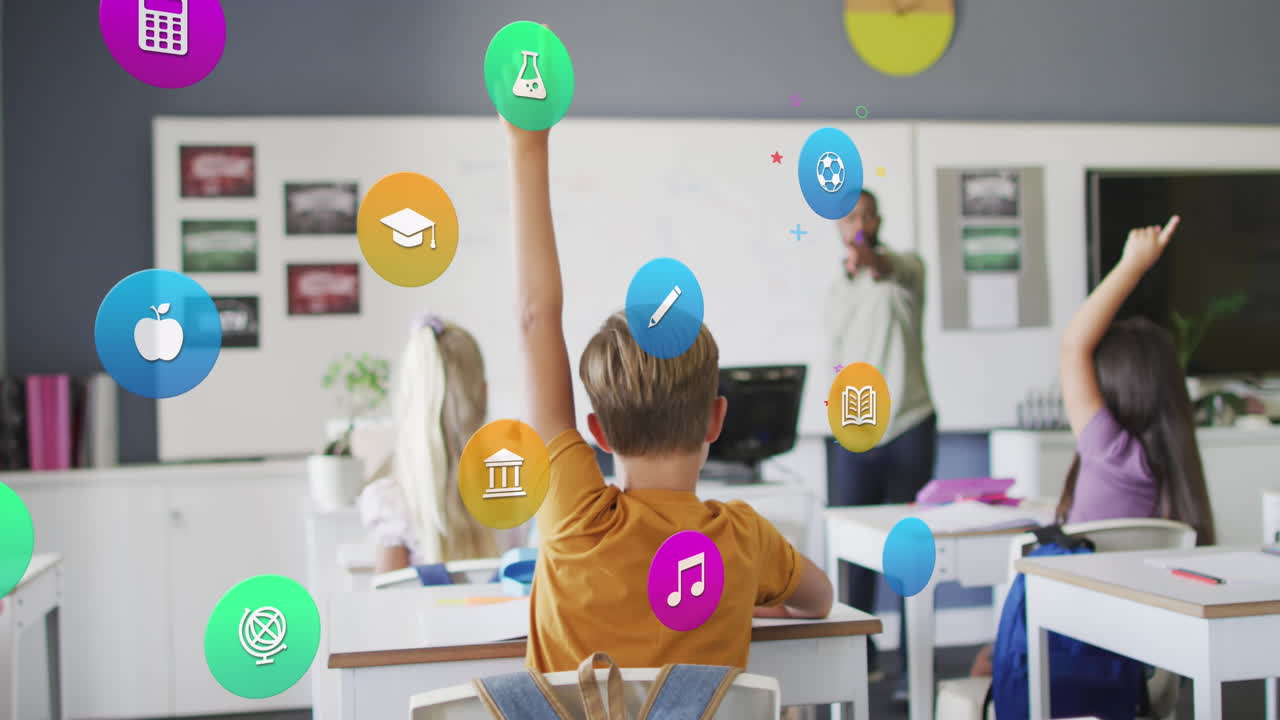 анимация школьных икон над афроамериканским мужчиной-учителем и детьми, поднимающими руки в классе.