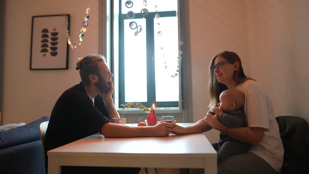 집에서 가족 저녁 식사