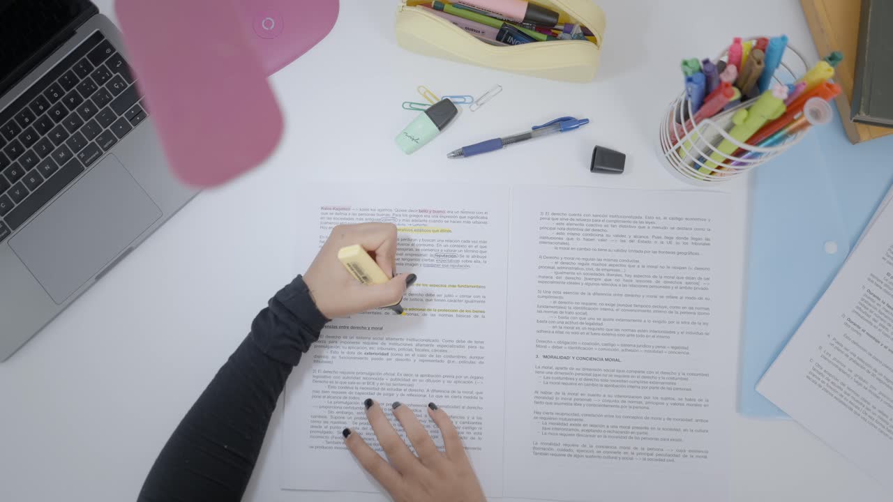 estudiante estudiando