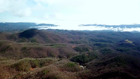 montañas apalaches, boone nc, boone carolina del norte, soplando roca nc, soplando roca carolina del norte con niebla en el valle
