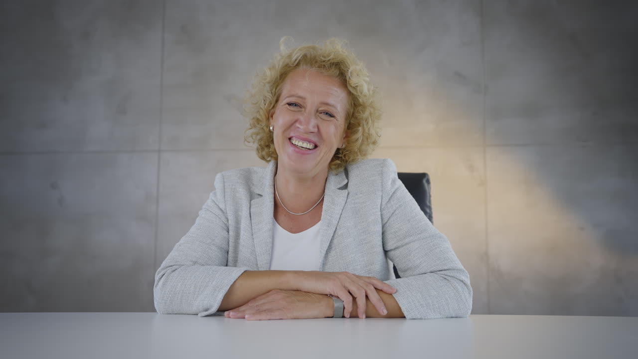 Donna d'affari in riunione