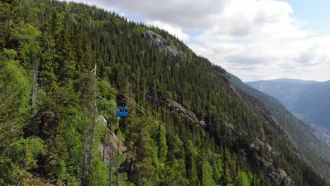 Mountain-gondola-Krossobanen-going-up-th-mountain-in-Rjukan,-Norway