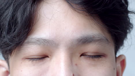 아시아 남자의 얼굴을 가까이