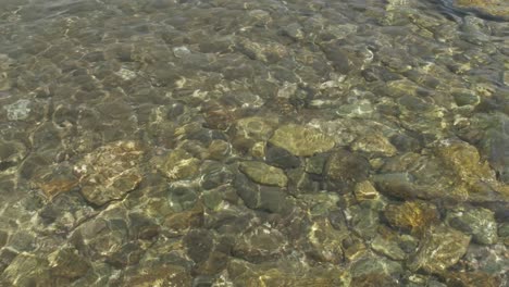 Seaside-waves-rocks-shoreline-REAL-TIME,-HANDHELD