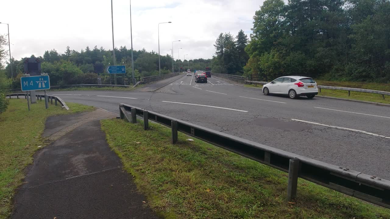 자동차가 있는 m 고속도로 고속도로 교차로 로터리 및