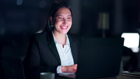 Night,-business-and-woman-with-a-laptop