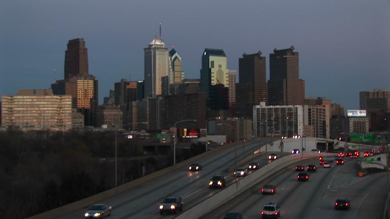 i76을 따라 중심 도시 필라델피아를 오가는 교통 흐름