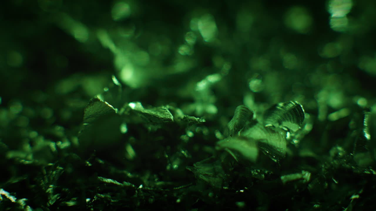 Emerald color metal fillings chaotic movement