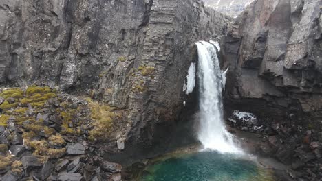 Islandia-Cascada-Folaldafoss-Drone-Aéreo-4.mp4