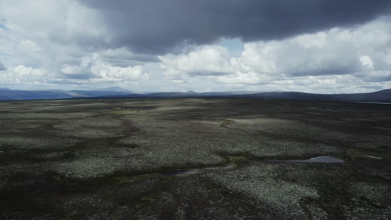 vuelo sobre el área de rendalen en noruega. vista aérea