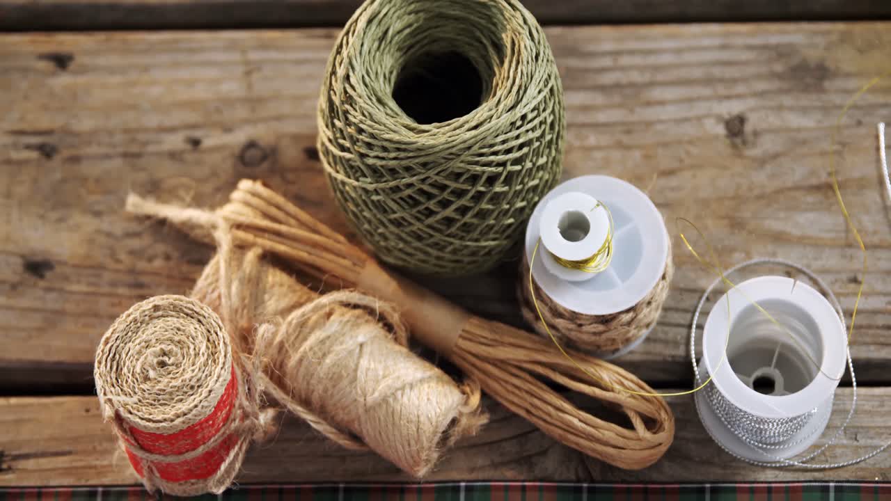 equipos de decoración de navidad en mesa de madera 4k