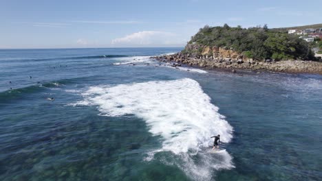 Aerial-shot-of-perfect-conditions-at-iconic-Manly-Beach,-Sydney