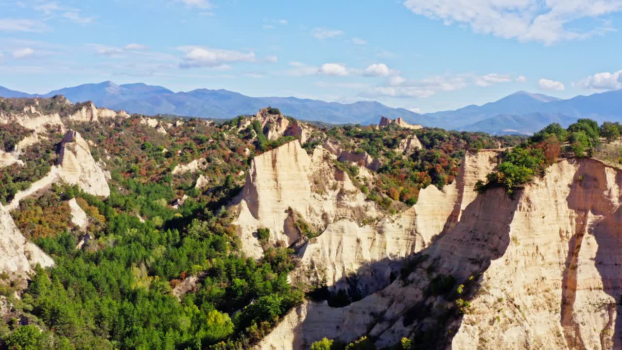 드론   모래 바위 형성에 피린 산 풍경