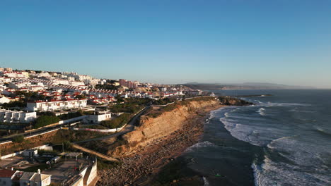 Sonnenuntergang-Drohnenaufnahme-Der-Küste-Von-Ericeira-Portugal