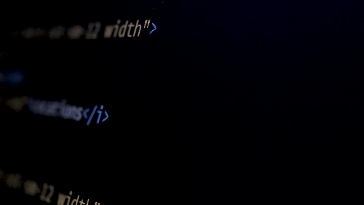 código de etiqueta html de toma de primer plano de 4k en el monitor de la pc desplácese hacia abajo