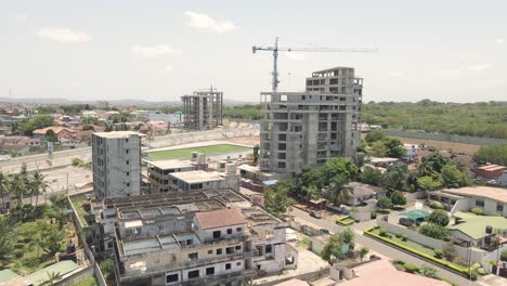 toma de drone de una finca en construcción