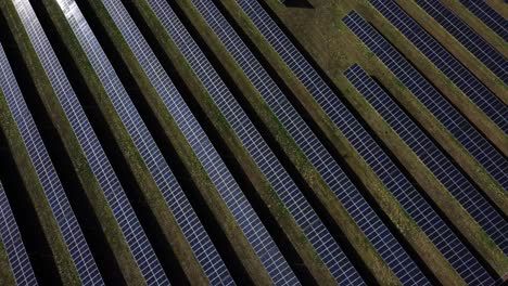 Solar-panels-reflects-sun-during-sunset-in-Calgary,-Alberta