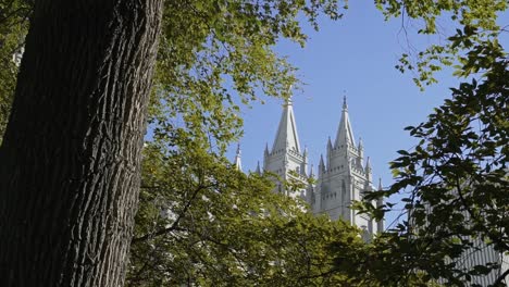 The-Salt-Lake-City-Latter-Day-Saint-Temple-on-a-bright-summer-day