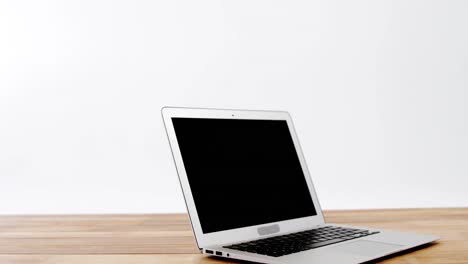 Close-up-of-laptop-on-table