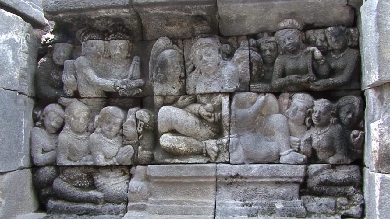 Basso rilievo presso il Tempio di Borobudur, Sito Patrimonio dell'Umanità UNESCO, Giava Centrale, Indonesia, Tempio buddista.