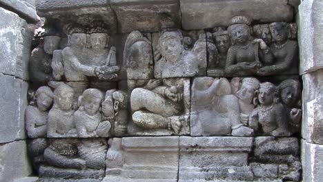 Flachrelief-Im-Borobudur-Tempel,-UNESCO-Weltkulturerbe,-Zentral-Java,-Indonesien,-Buddhistischer-Tempel