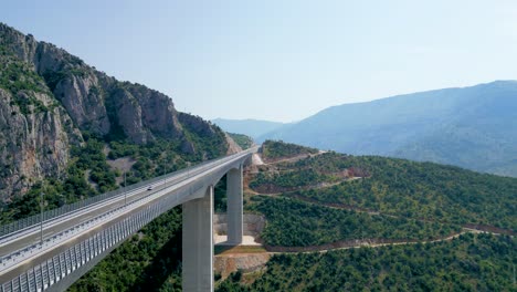 autopista de montenegro, conducción hacia el mar adriático, panorámica aérea