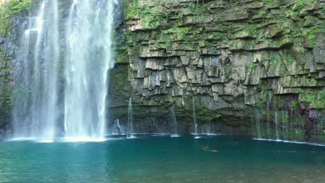 Mossy-walls-of-pristine-Ogawa-Waterfall-plunging-into-pool-in-Kagoshima,-Japan