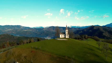 las imágenes aéreas de drones 4k muestran la iglesia de st.
