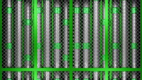 tuberías metálicas verdes detrás de una rejilla metálica