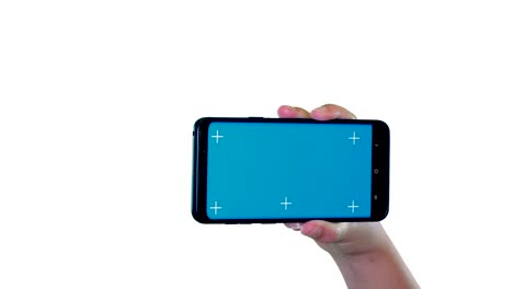 teléfono móvil de pantalla azul con mano femenina