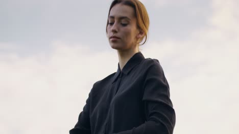 mujer a caballo