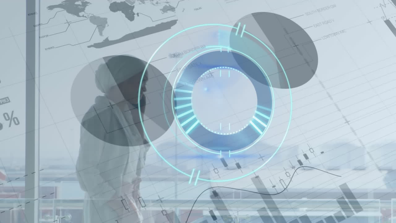 animación de escaneo de alcance sobre procesamiento de datos financieros y mujer biracial.