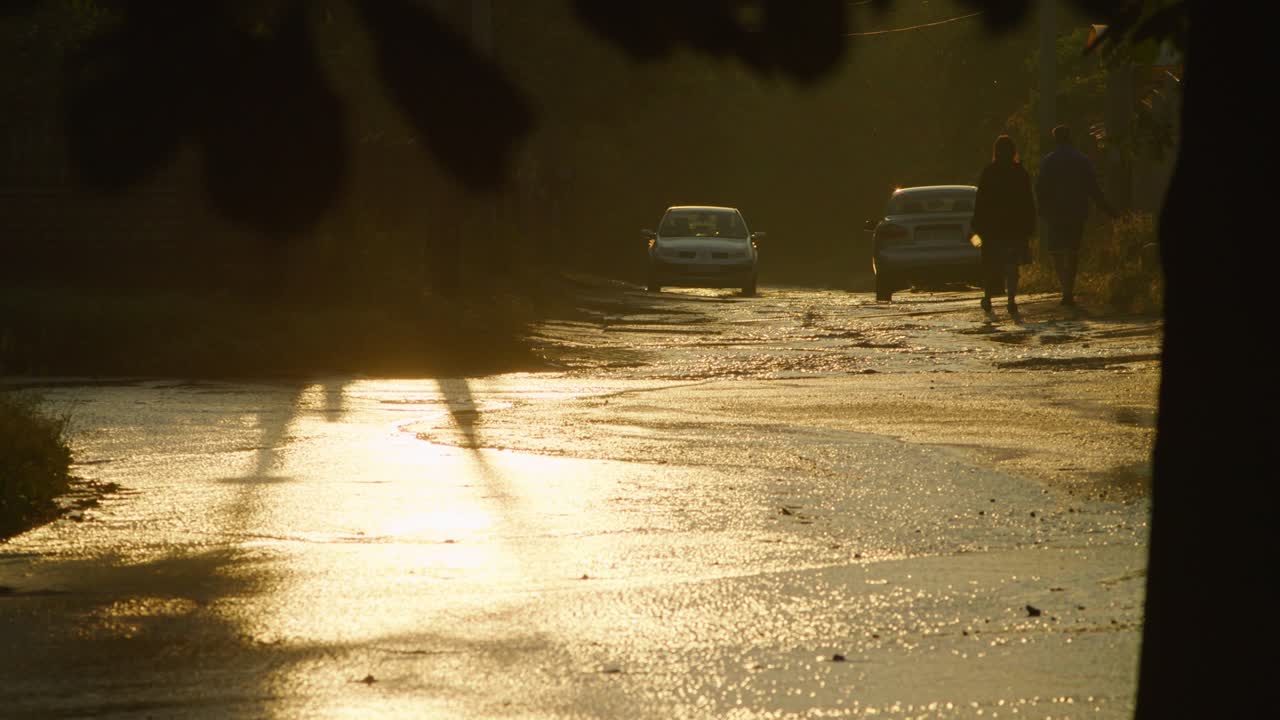 우물에서 물이 흘러나오고, 물 공급 시스템의 돌파구, 하수, 프로레스 422, bmpc 4k