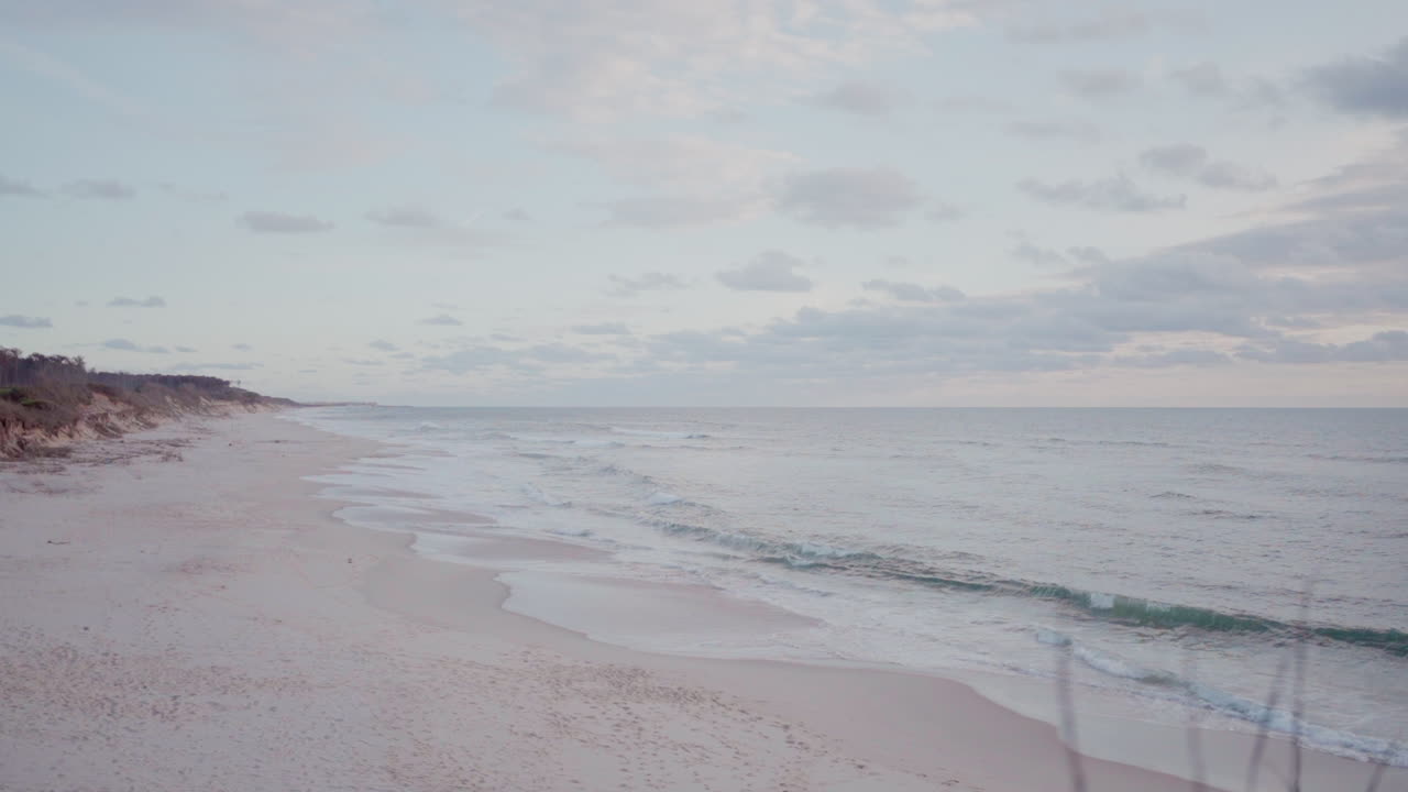 포르투갈 오바르 해변에서 해가 지는 순간