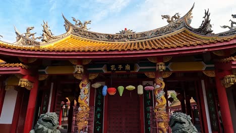 Salón-De-Entrada-Del-Santuario-De-Cofucio-En-Nagasaki,-Japón