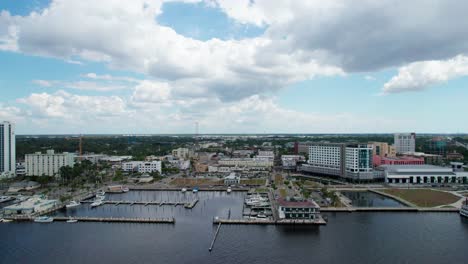 Drone-flyover-of-the-harbor-in-downtown-Fort-Myers,-Florida