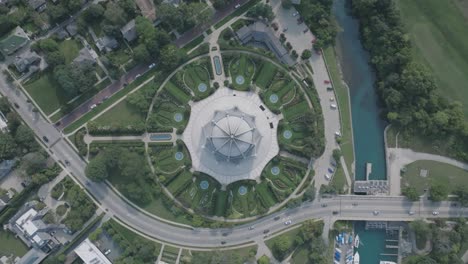 imágenes estáticas aéreas de arriba hacia abajo de la casa de adoración baháʼí en chicago