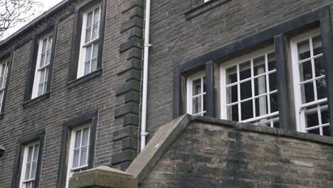 Casa-Parroquial-Del-Museo-De-Las-Hermanas-Bronte-En-Yorkshire